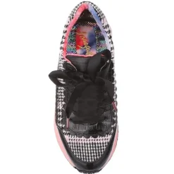 Sneaker-Irregular Choice On The Go