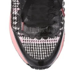 Sneaker-Irregular Choice On The Go