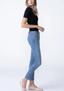 Jeans-Unpublished Olivia In Vivid